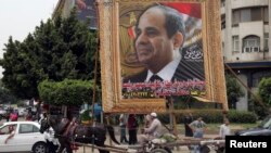 Predizborni posteri sa likom bivšeg vojnog komandanta Abdela Fataha al-Sisija