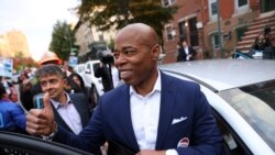 El candidato demócrata a alcalde de la ciudad de Nueva York, Eric Adams, reacciona después de votar en las elecciones a la alcaldía de la ciudad de Nueva York en Brooklyn, Nueva York, EE. UU., 2 de noviembre de 2021. REUTERS / Andrew Kelly