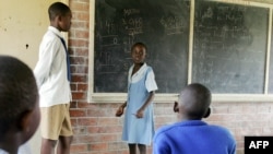 Pupils are taught by a senior student at a primary school in Budiriro Township, in Harare on February 11, 2009 (file photo).
