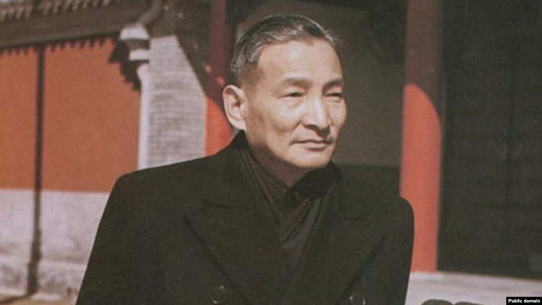 陈元的父亲陈云1959年在中南海勤政殿,他是中共元老。(中国老照片,出处待考)
