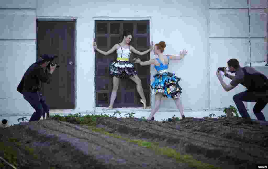 Models take part in the &quot;Trashion&quot; fashion show on the roof of a building in the Brooklyn Navy Yard in the Brooklyn borough of New York, May 31, 2014. The show featured designers who used recycled items such as coffee filters, tissue paper, grain sacks and window screens.