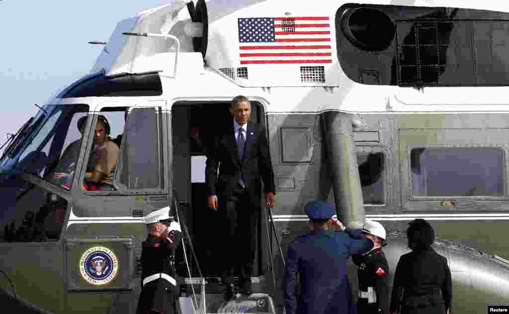 U.S. President Barack Obama steps from Marine One to depart Joint Base Andrews in Washington to attend the United Nations General Assembly in New York September 23, 2014. World leaders gather in New York this week to tackle a host of crises: the violence 