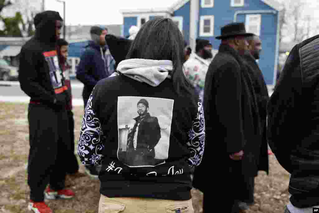 A woman wears a shirt with a photograph of Jerame Reid during the news conference in Bridgeton, N.J., Jan. 21, 2015. 
