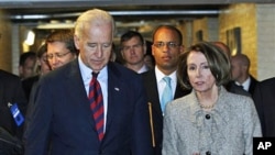 Vice President Joe Biden (L) and House Speaker Nancy Pelosi talk as they leave a Democratic Caucus meeting on Capitol Hill , 08 Dec 2010