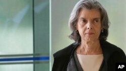 La presidenta del Tribunal Supremo de Justicia de Brasil, Cármen Lúcia Antunes Rocha, aprobó acuerdos judiciales para 77 directivos de una empresa de construcción involucrados en el mismo.