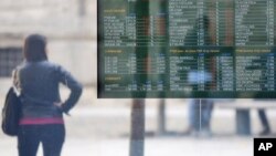 Κατακρημνίστηκαν οι διεθνείς χρηματαγορές λόγω της κατάστασης στην Ευρωζώνη