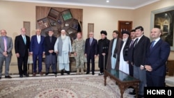 دیدار زلمی خلیلزاد با شماری از سیاستمداران افغان در قصر سپیدار