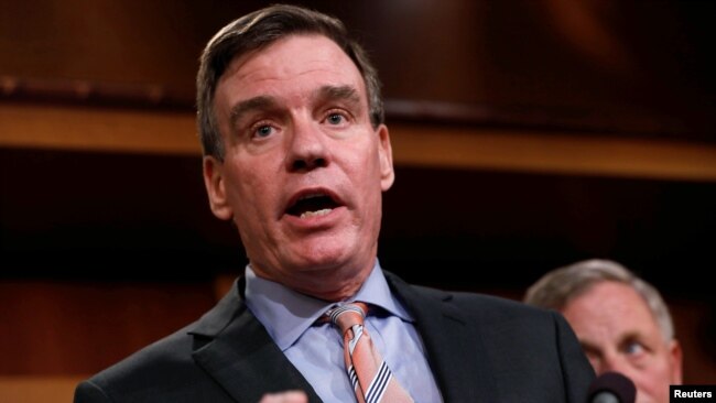 El senador Mark Warner, de Virginia, es el principal demócrata en la Comisión de Inteligencia del Senado de EE.UU.