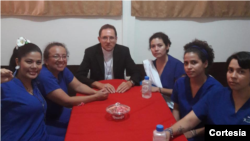 Representante del papa Francisco en Nicaragua se reunió con los prisioneros políticos. Entre ellos, los periodistas de 100% Noticias, Miguel Mora y Lucía Pineda.