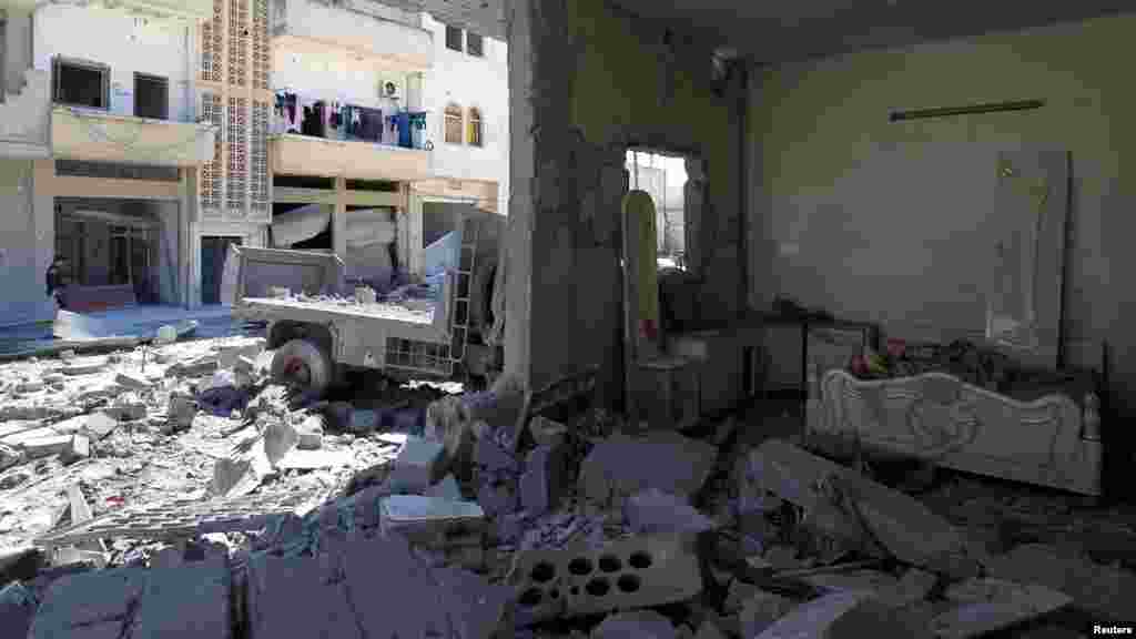 Les dégâts sont nombreux après l&#39;attaque présumée chimique dans la ville de Khan Sheikhoun dans Idlib, le 5 avril 2017.