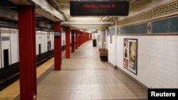 2020年3月16日高峰时段纽约地铁站。