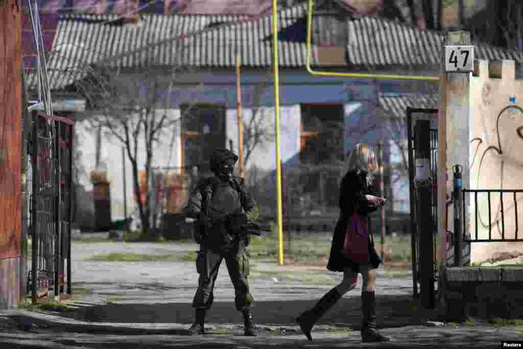 An armed man stands near a Ukrainian military base in Simferopol, March 3, 2014.