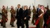 پرزیدنت اوباما در فرودگاه امان مورد استقبال ملک عبدالله پادشاه اردن قرار گرفت 