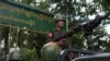 Tentara Myanmar berjaga di Maungdaw di negara bagian Rakhine, Myanmar, 27 September 2017. (Foto: AFP)