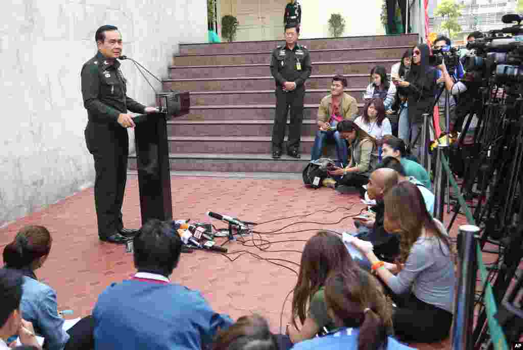 Thailand's army chief Gen. Prayuth Chan-ocha, left, speaks during a news conference at army headquarters in Bangkok, Thailand, Dec. 27, 2013.
