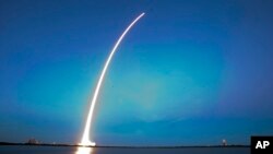 A Falcon 9 SpaceX rocket lifts off from Launch Complex 40 at the Cape Canaveral Air Force Station in Cape Canaveral, Fla., Dec. 3, 2013. (AP Photo/John Raoux)