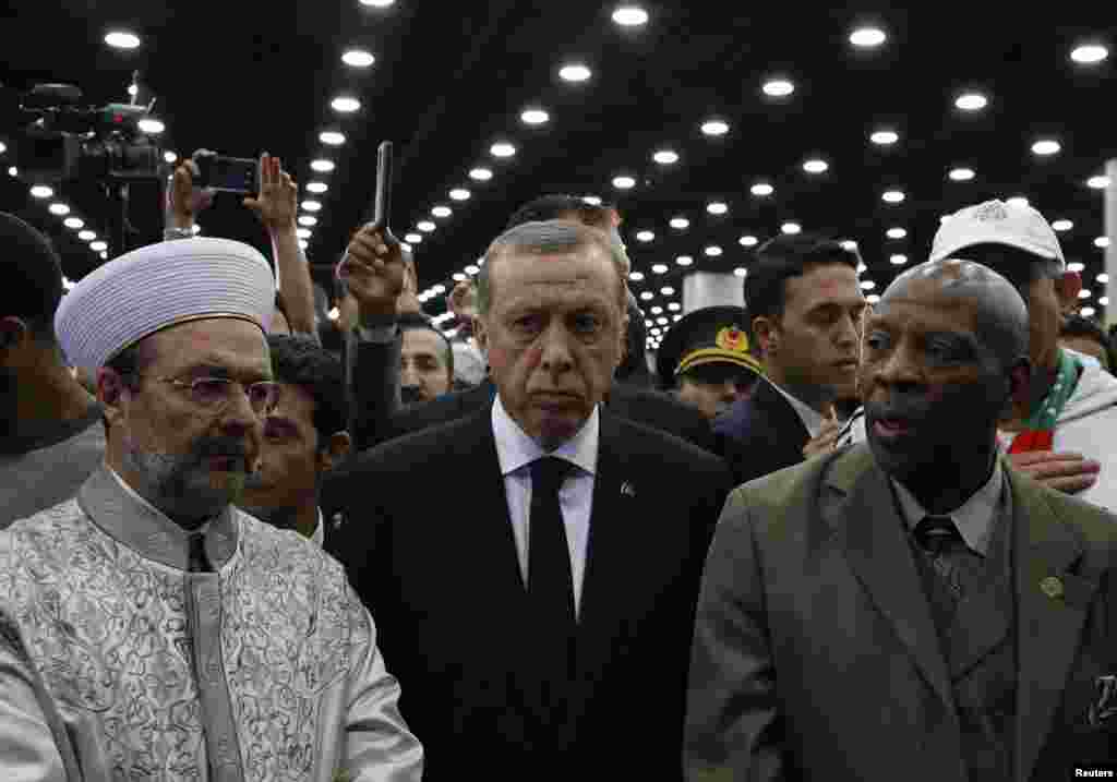 Turkish President Recep Tayyip Erdogan, center, arrives to take part in the Jenazah, an Islamic funeral prayer, for the late boxing champion Muhammad Ali in Louisville, Ky., June 9, 2016. 