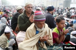 Devotees pray together during "Bishwa Ijtema", the world congregation of Muslims, on the banks of the Turag river in Tongi near Bangladesh's capital Dhaka, Jan. 10, 2016.