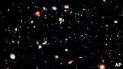 Esta imagen facilida por la Agencia Espacial Europea muestra miles de galaxias capturadas por el Telescopio Espacial Hubble en observaciones entre el 2002 y el 2009. 