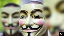 Mặt nạ hình Guy Fawkes biểu thị cho nhóm tin tặc 'Vô danh' (Anonymous)