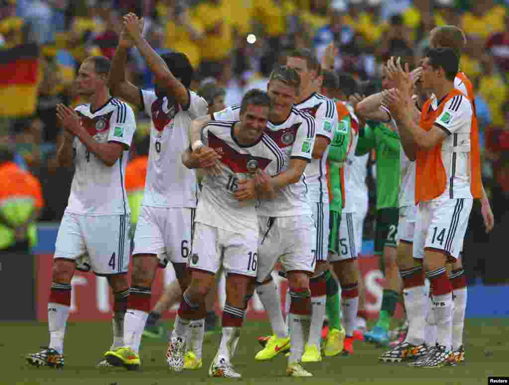 برازیل فٹ بال ورلڈکپ کے پہلےکوارٹرفائنل میں جرمنی نے فرانس کو 0-1 سے شکست دےدی