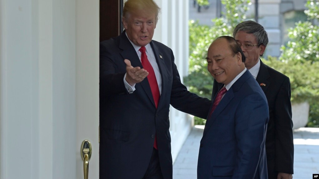 美國總統唐納德·川普星期三在白宮與到訪的越南總理阮春福舉行會晤