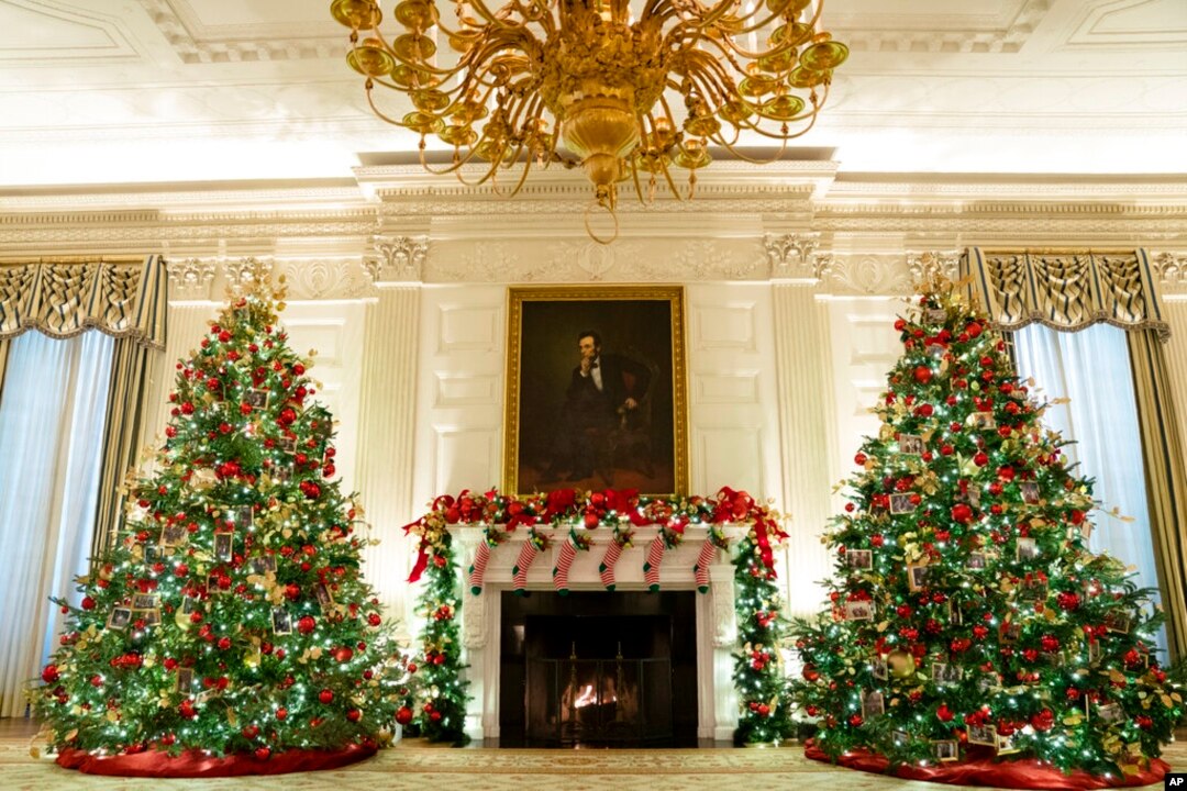 Christmas 2022 Decorations In The White House State Room In Photos: White House Bedecked For Christmas