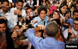 奥巴马在秘鲁首都利马举行的“市政厅大会”风格的拉丁美洲青年领导人大会上