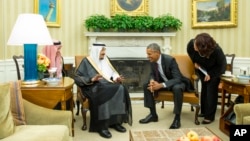 Tổng thống Mỹ Barack Obama (phải) tiếp Quốc vương Salman của Ả Rập Xê-út ở Tòa Bạch Ốc ngày 4/9/2015. 