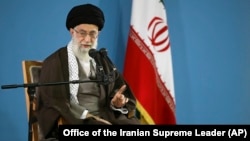 به اعتقاد رهبر جمهوری اسلامی نباید "ممنون طرف غربی" بود.