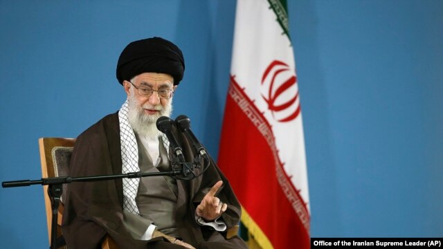 El líder supremo iraní, aytaolá Ali Khamenei, advirtió que su país tiene que permanecer cauteloso sobre EE.UU.
