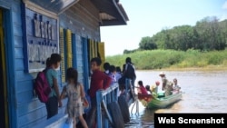 Trường học từ thiện cho trẻ em Việt trên Biển Hồ, Campuchia. (Ảnh Báo Lao động)