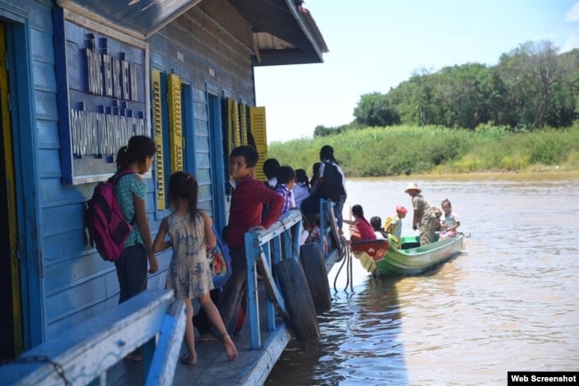 Trường học từ thiện cho trẻ em Việt trên Biển Hồ, Campuchia. (Ảnh Báo Lao động)