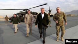 Bộ trưởng Quốc phòng Hoa Kỳ Chuck Hagel nói ông đã nói “rõ ràng và trực tiếp” với Tổng thống Afghanistan Hamid Karzai rằng việc Hoa Kỳ hợp tác với Taliban là không đúng sự thực.