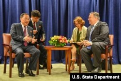 마이크 폼페오 미국 국무장관과 리용호 북한 외무상이 지난달 26일 제73차 유엔총회가 열리고 있는 뉴욕에서 별도의 회담을 했다.