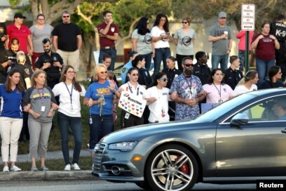 Parkland students return to school for the first time since mass shooting