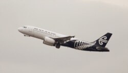 Pesawat milik maskapai penerbangan Air New Zealand lepas landas dari Bandara Internasional Kingsford Smith, Sydney, Australia, 22 Februari 2018. (Foto: dok).