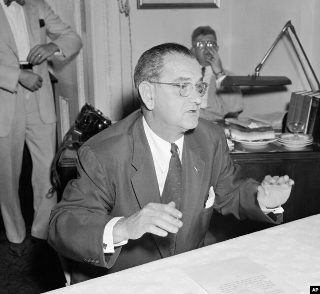 1954��7��30�գ�ʱ�β���ԱԼ��ѷ�ڻ�ʢ�پ������ŷ����ᣨ����ͼƬ)