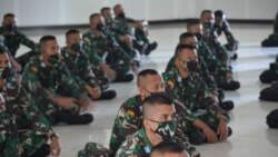 Puluhan siswa SECAPA Angkatan Darat menonton bersama Pidato Presiden Joko Widodo saat Hari Lahir Pancasila 1 Juni. (Sumber: Secapa AD).