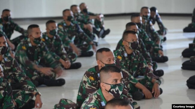 Puluhan siswa menonton bersama Pidato Presiden Joko Widodo saat Hari Lahir Pancasila 1 Juni. (Sumber: Secapa AD).