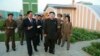 북한 김정은 공개 활동…지팡이 짚고 나타나
