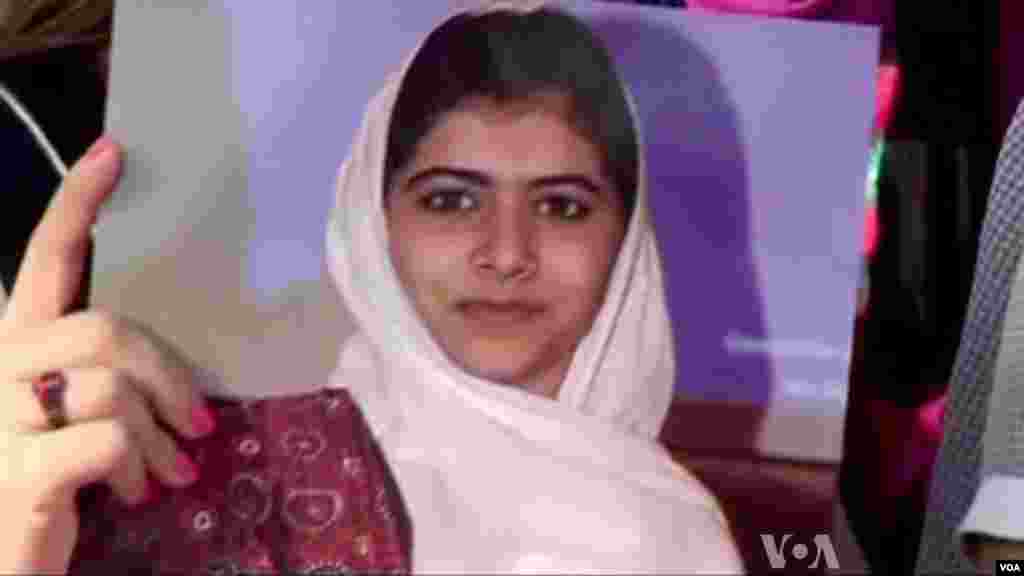 ບັນດານາຍ​ແພດໃນ​ໂຮງໝໍທີ່ປະ​ເທດ​ອັງກິດມີຄວາມຫວັງຫລາຍວ່າ ນາງ&nbsp; Malala Yousafzai ຈະຫາຍດີຂຶ້ນ.