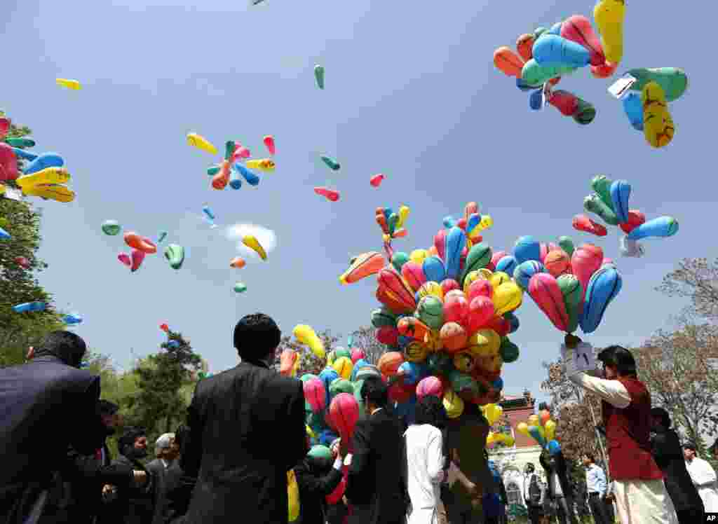 فعالان افغان کمپاینی را برای رهایی ۳۱ گروگان از قید ربایندگان راه اندازی کردند