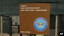 Papan petunjuk "Camp 6" di fasilitas penjara Guantanamo Bay, Kuba (Foto: dok).