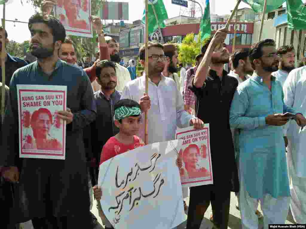 جمعے کو اسلام آباد میں ہونے والے مظاہرے میں بچے بھی شریک تھے