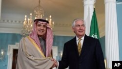  Rex Tillerson Wezîrê derve yê Amerîka û Adel Al-Jubeir wezîrê derve yê Erebistana Saudî.