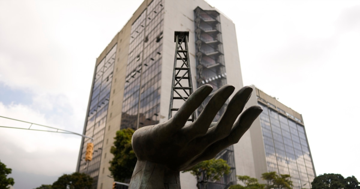 Oposición venezolana propone reforma energética, busca elevar presión extranjera sobre Maduro