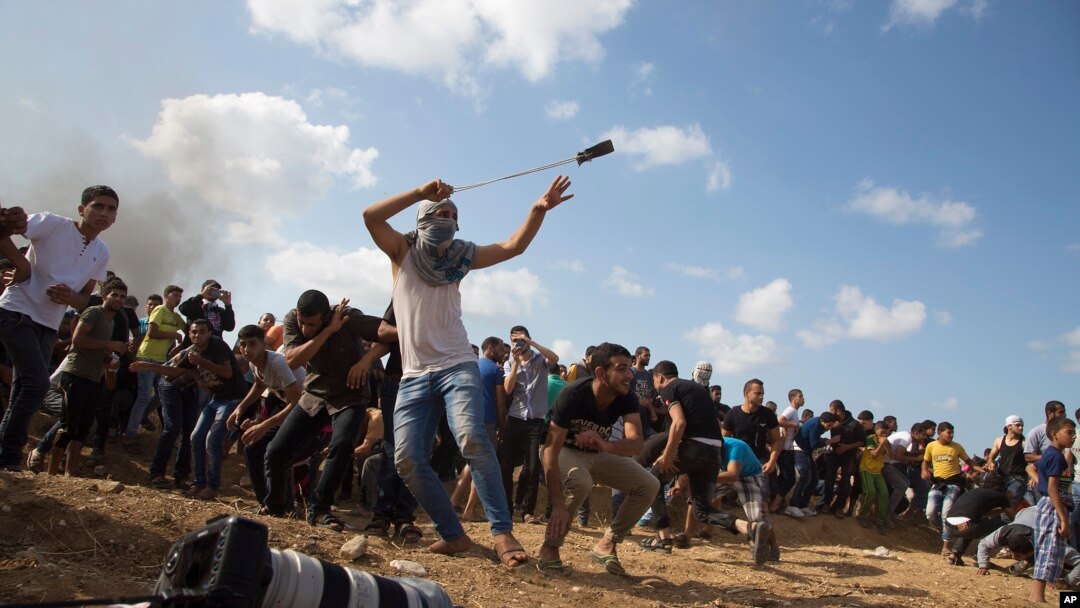 فلسطیني صدر محمود عباس په خپل اولس غږ کړی چې تشدد نه دې لاس واخلي او د اسرئیلي حکومت په لاسو کې دې نه لوبیږي خو داسې ښکاري چې حالات د هغه په قابو کې نه دي