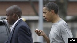 Presiden Barack Obama mengalami luka bibir setelah bermain basket di Fort McNair, Washington hari ini.