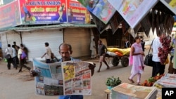 A man reads a newspaper with news on a bill introduced to Parliament by Prime Minister Ranil Wickremesinghe on right to information, in Colombo, Sri Lanka, June 24, 2016. 